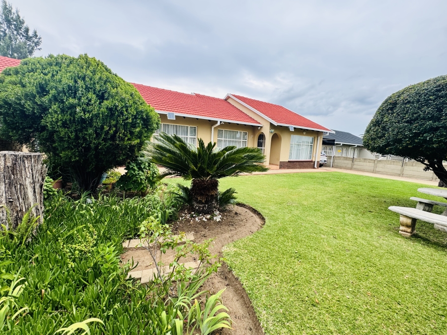 4 Bedroom Property for Sale in La Hoff North West